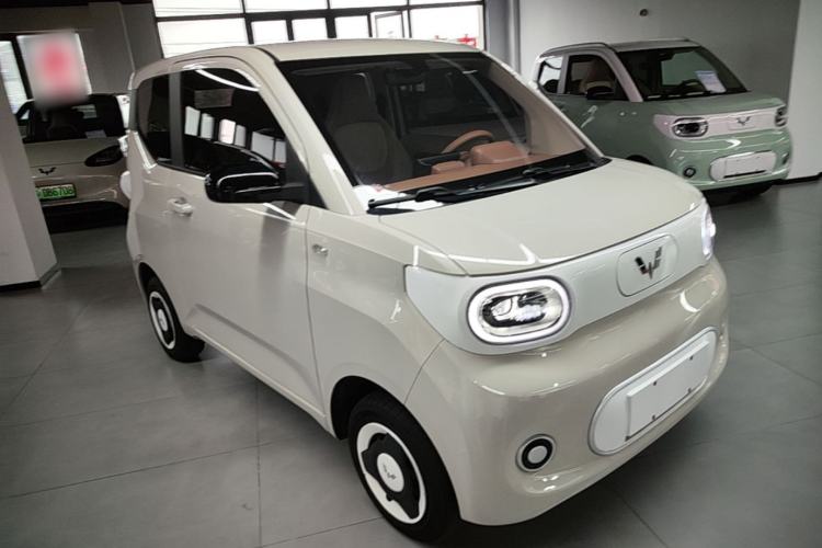 Used Wuling Hongguang MINIEV 2024 3rd Generation 215km Youth Edition Front Right 45 Deg