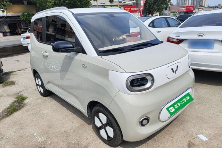 Used Wuling Hongguang MINIEV 2024 3rd Generation 215km Advanced Version Front Right 45 Deg