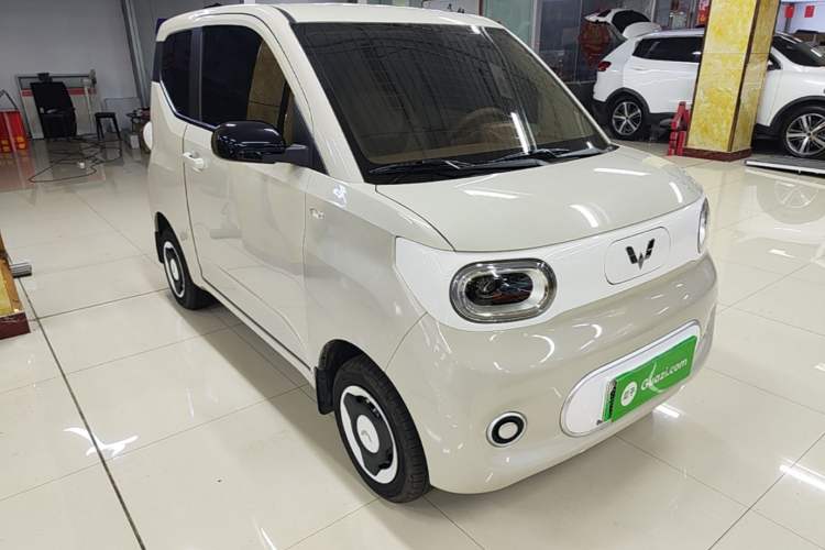 Used Wuling Hongguang MINIEV 2024 3rd Generation 215km Youth Edition Front Right 45 Deg