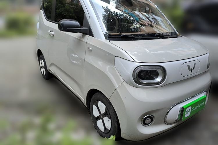 Used Wuling Hongguang MINIEV 2024 3rd Generation 215km Advanced Version Front Right 45 Deg