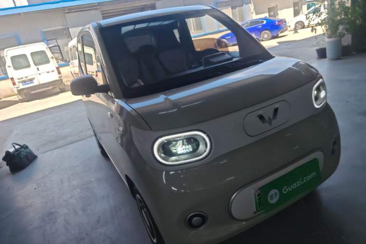 Used Wuling Hongguang MINIEV 2024 3rd Generation 215km Youth Edition Front Right 45 Deg