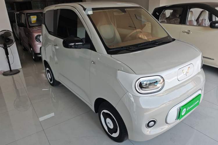 Used Wuling Hongguang MINIEV 2024 3rd Generation 215km Youth Edition Front Right 45 Deg