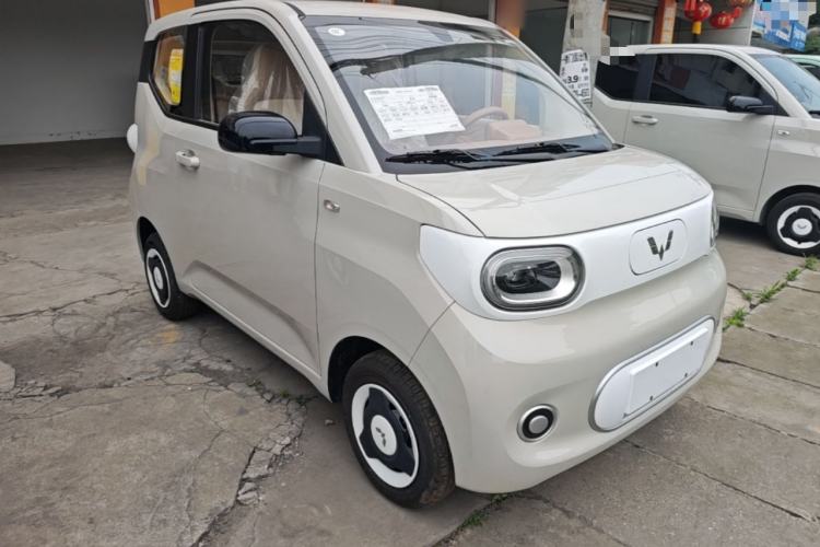 Used Wuling Hongguang MINIEV 2024 3rd Generation 215km Youth Edition Front Right 45 Deg