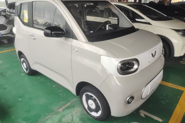 Used Wuling Hongguang MINIEV 2024 3rd Generation 215km Youth Edition Front Right 45 Deg