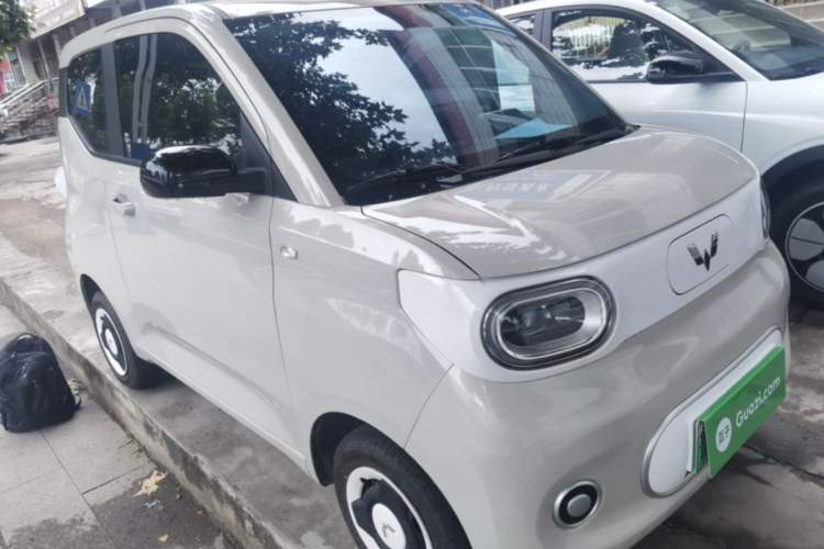 Used Wuling Hongguang MINIEV 2024 3rd Generation 215km Youth Edition Front Right 45 Deg
