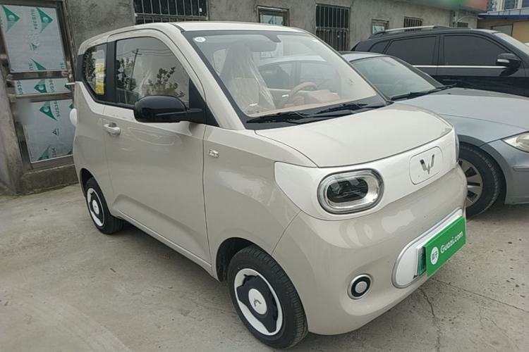 Used Wuling Hongguang MINIEV 2024 3rd Generation 215km Youth Edition Front Right 45 Deg