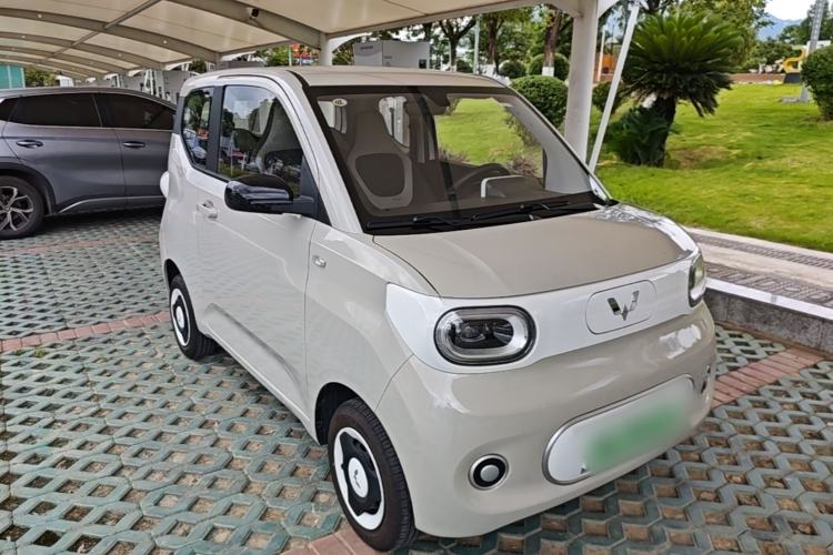 Used Wuling Hongguang MINIEV 2024 3rd Generation 215km Youth Edition Front Right 45 Deg