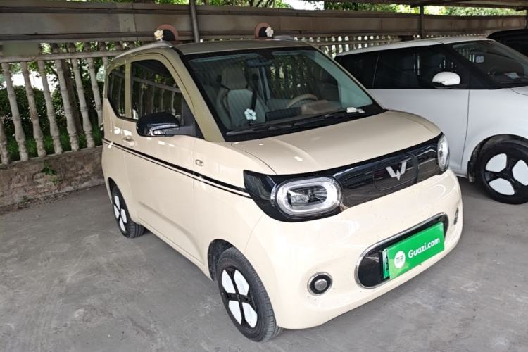 Used Wuling Hongguang MINIEV 2024 3rd Generation 215km Advanced Version Front Right 45 Deg