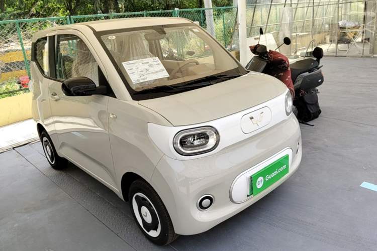 Used Wuling Hongguang MINIEV 2024 3rd Generation 215km Youth Edition Front Right 45 Deg