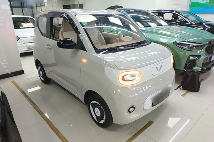 Used Wuling Hongguang MINIEV 2024 3rd Generation 215km Youth Edition Front Right 45 Deg