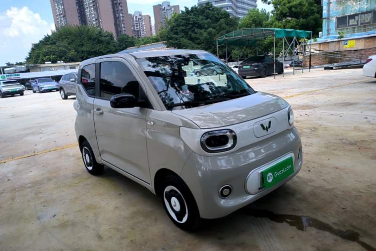 Used Wuling Hongguang MINIEV 2024 3rd Generation 215km Youth Edition Front Right 45 Deg