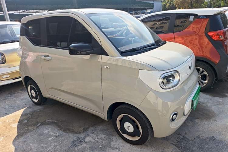 Used Wuling Hongguang MINIEV 2024 3rd Generation 215km Youth Edition Front Right 45 Deg