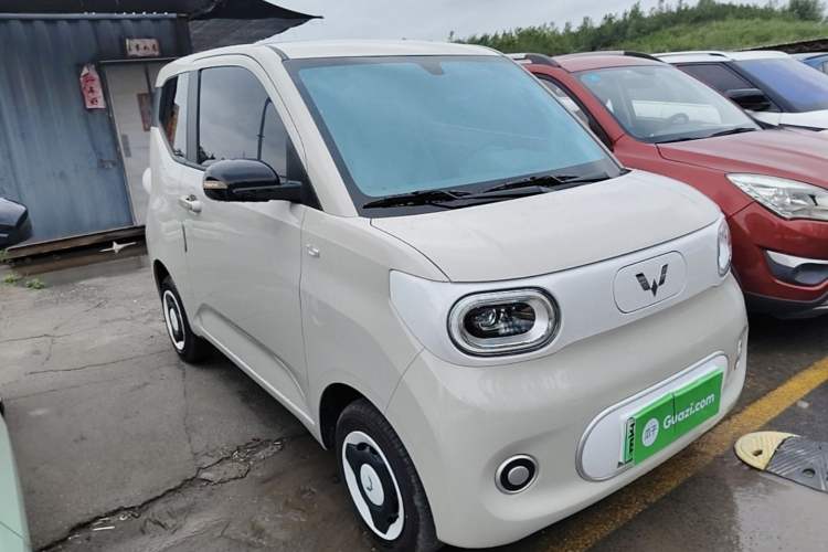 Used Wuling Hongguang MINIEV 2024 3rd Generation 215km Youth Edition Front Right 45 Deg