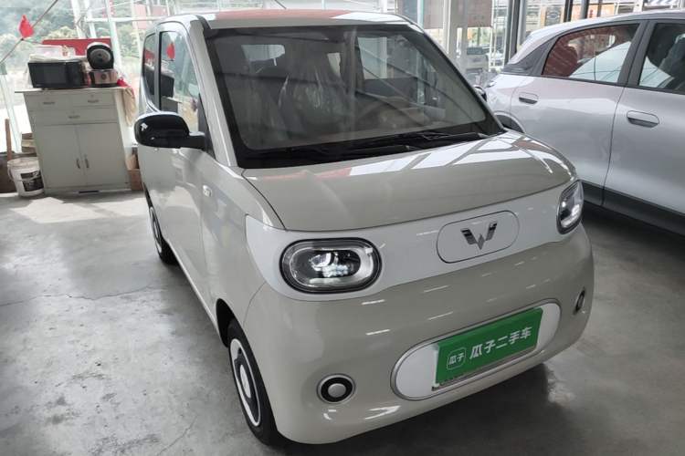 Used Wuling Hongguang MINIEV 2024 3rd Generation 215km Youth Edition Front Right 45 Deg
