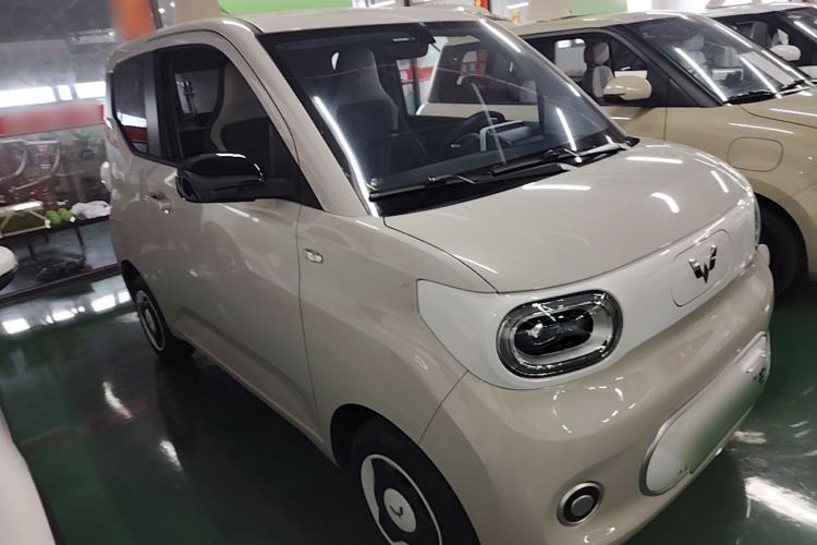Used Wuling Hongguang MINIEV 2024 3rd Generation 215km Youth Edition Front Right 45 Deg