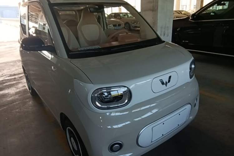 Used Wuling Hongguang MINIEV 2024 3rd Generation 215km Youth Edition Front Right 45 Deg