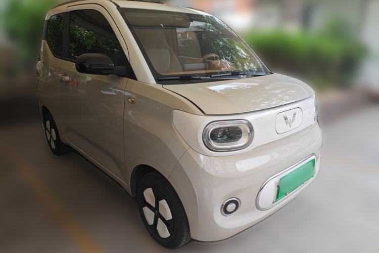 Used Wuling Hongguang MINIEV 2024 3rd Generation 215km Advanced Version Front Right 45 Deg