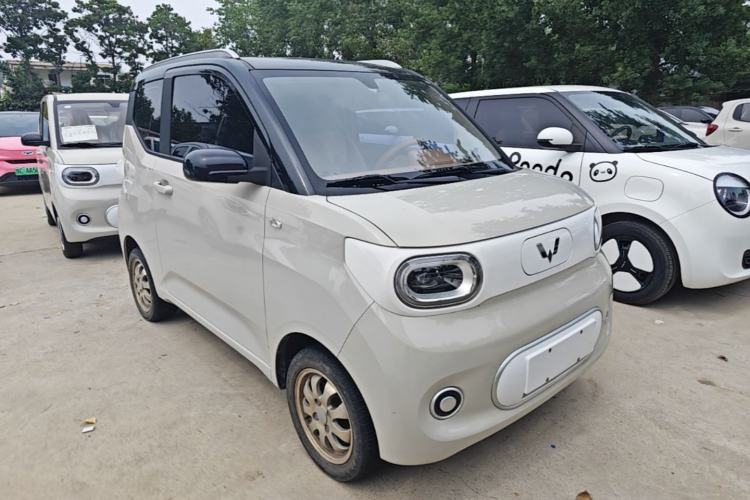 Used Wuling Hongguang MINIEV 2024 3rd Generation 215km Youth Edition Front Right 45 Deg