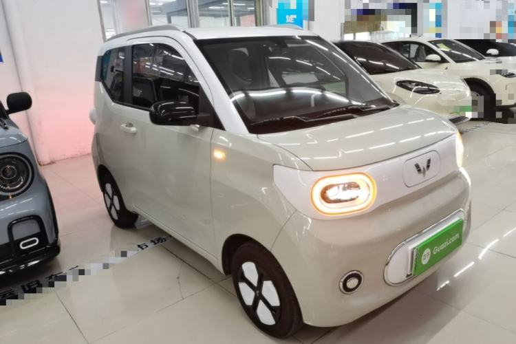 Used Wuling Hongguang MINIEV 2024 3rd Generation 215km Advanced Version Front Right 45 Deg