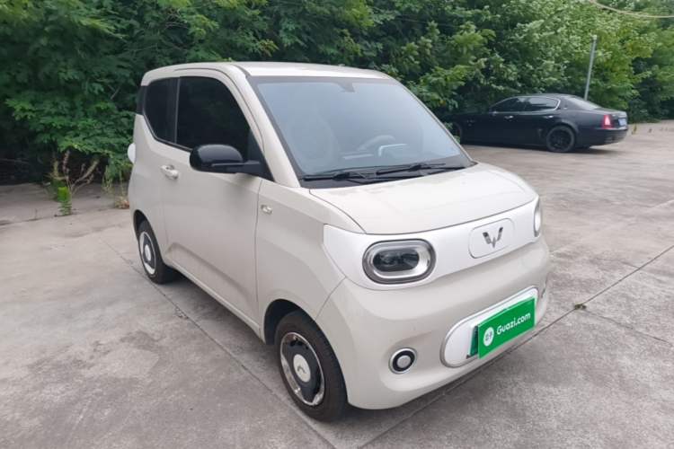Used Wuling Hongguang MINIEV 2024 3rd Generation 215km Youth Edition Front Right 45 Deg