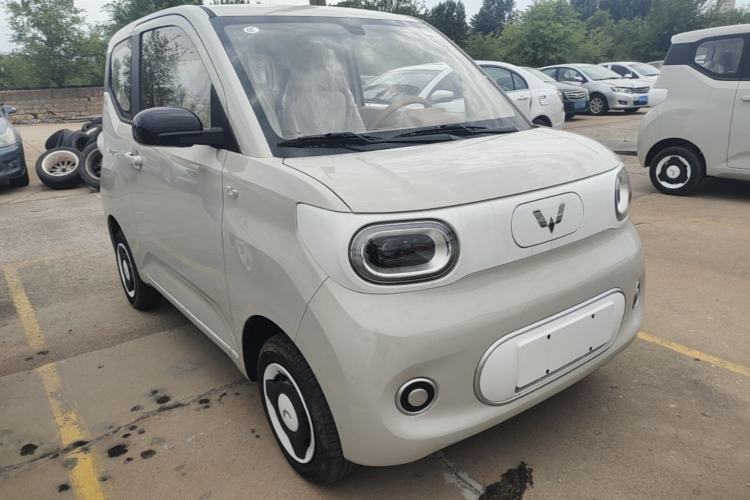 Used Wuling Hongguang MINIEV 2024 3rd Generation 215km Youth Edition Front Right 45 Deg