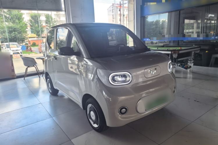 Used Wuling Hongguang MINIEV 2024 3rd Generation 215km Youth Edition Front Right 45 Deg