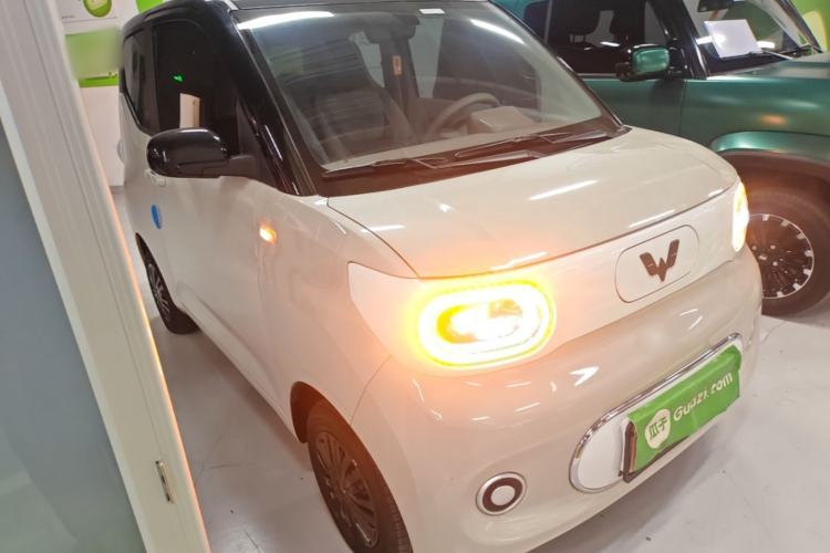 Used Wuling Hongguang MINIEV 2024 3rd Generation 215km Youth Edition Front Right 45 Deg