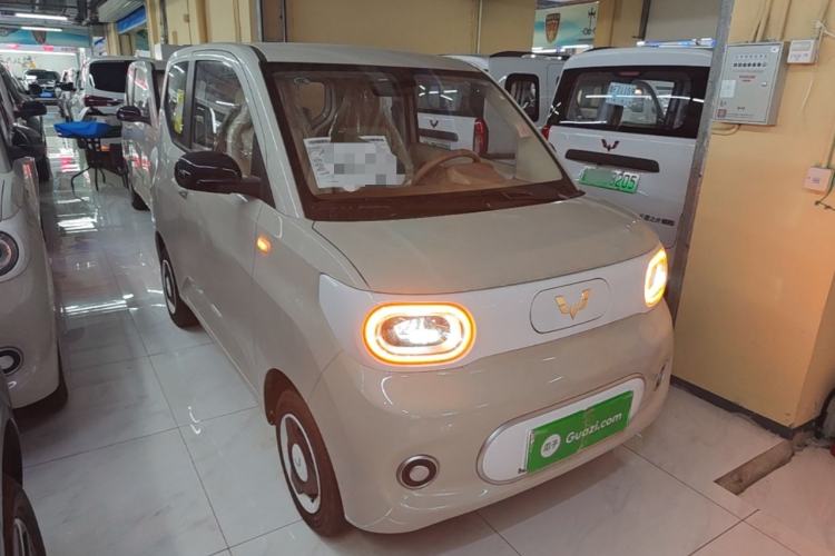 Used Wuling Hongguang MINIEV 2024 3rd Generation 215km Youth Edition Front Right 45 Deg