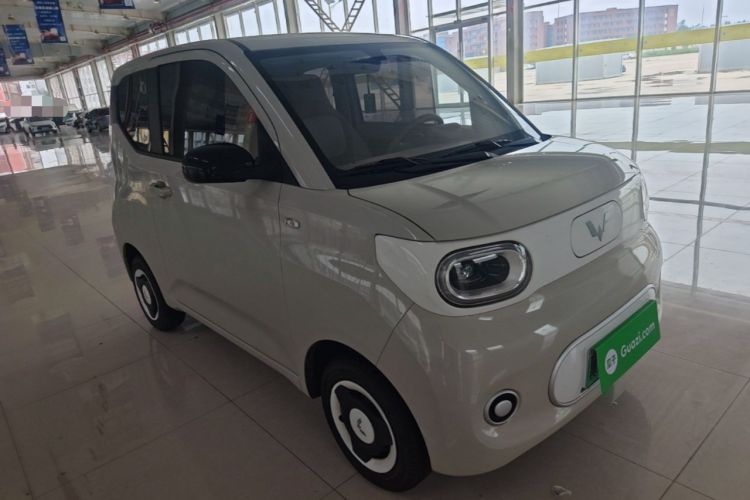 Used Wuling Hongguang MINIEV 2024 3rd Generation 215km Youth Edition Front Right 45 Deg