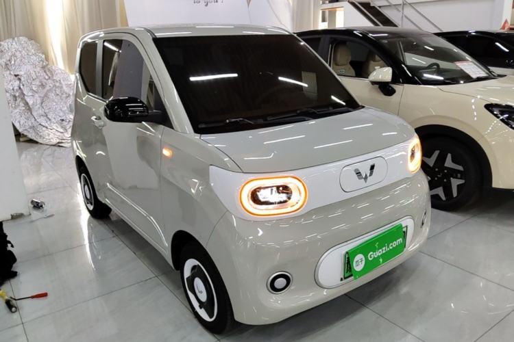 Used Wuling Hongguang MINIEV 2024 3rd Generation 215km Youth Edition Front Right 45 Deg