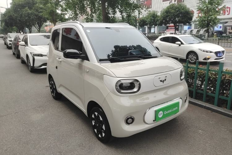 Used Wuling Hongguang MINIEV 2024 3rd Generation 215km Advanced Version Front Right 45 Deg