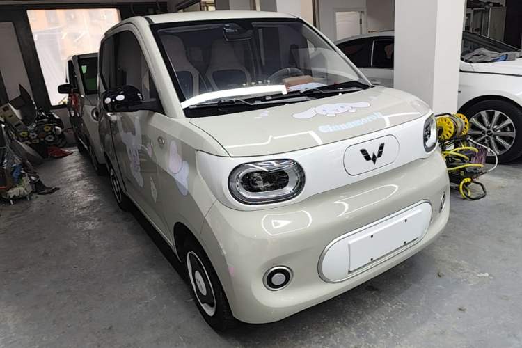 Used Wuling Hongguang MINIEV 2024 3rd Generation 215km Youth Edition Front Right 45 Deg