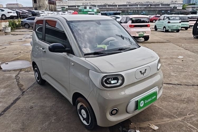 Used Wuling Hongguang MINIEV 2024 3rd Generation 215km Youth Edition Front Right 45 Deg