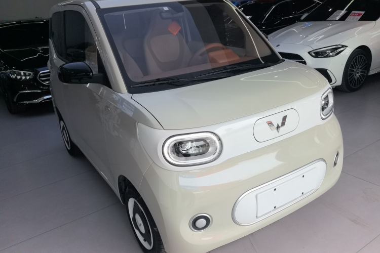 Used Wuling Hongguang MINIEV 2024 3rd Generation 215km Youth Edition Front Right 45 Deg