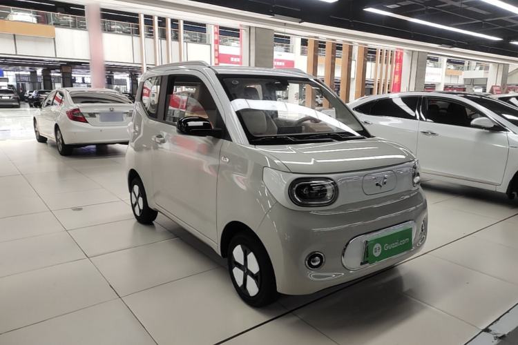 Used Wuling Hongguang MINIEV 2024 3rd Generation 215km Advanced Version Front Right 45 Deg