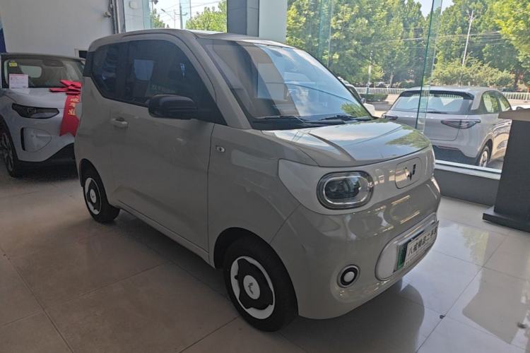 Used Wuling Hongguang MINIEV 2024 3rd Generation 215km Youth Edition Front Right 45 Deg