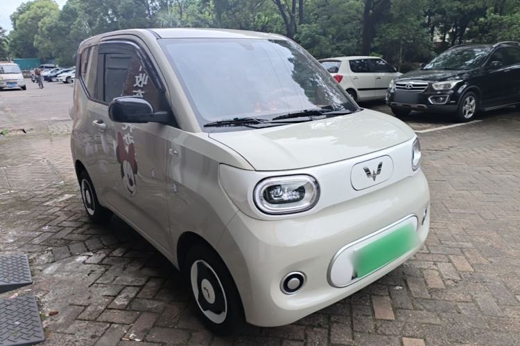 Used Wuling Hongguang MINIEV 2024 3rd Generation 215km Youth Edition Front Right 45 Deg