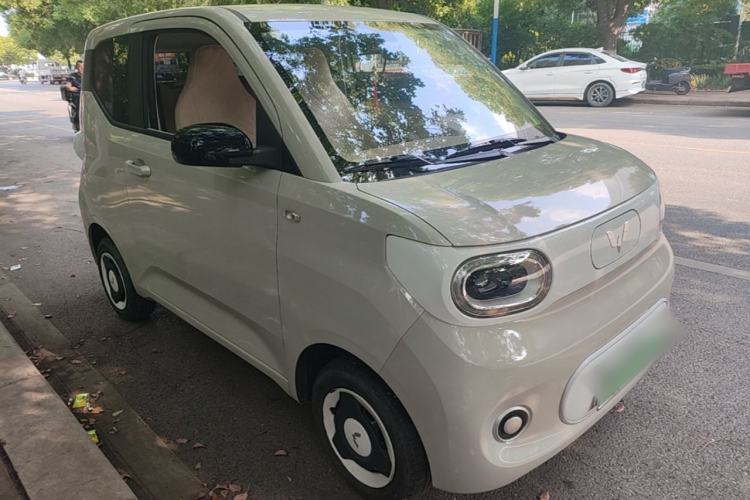 Used Wuling Hongguang MINIEV 2024 3rd Generation 215km Youth Edition Front Right 45 Deg