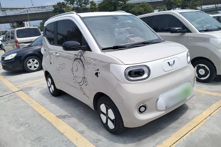 Used Wuling Hongguang MINIEV 2024 3rd Generation 215km Advanced Version Front Right 45 Deg