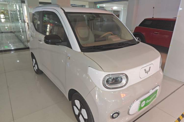 Used Wuling Hongguang MINIEV 2024 3rd Generation 215km Youth Edition Front Right 45 Deg