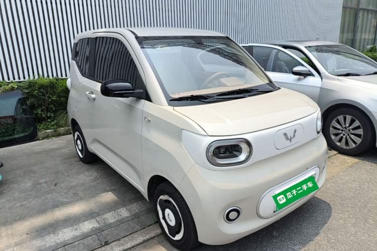 Used Wuling Hongguang MINIEV 2024 3rd Generation 215km Youth Edition Front Right 45 Deg