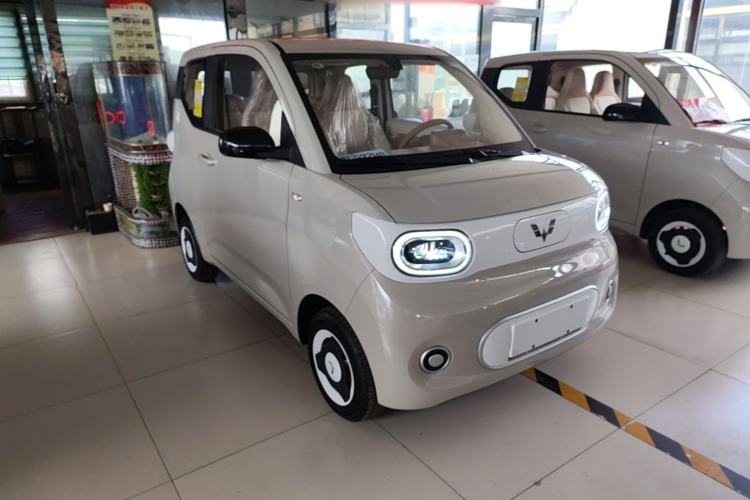 Used Wuling Hongguang MINIEV 2024 3rd Generation 215km Youth Edition Front Right 45 Deg