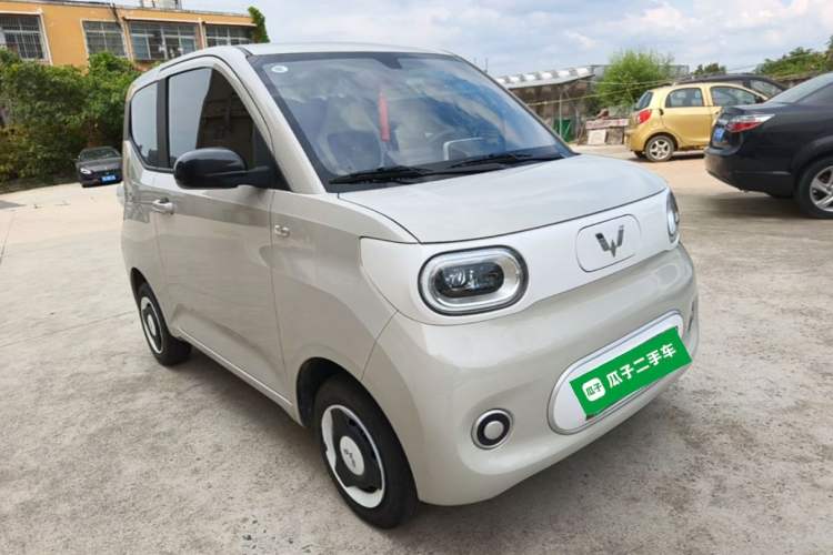 Used Wuling Hongguang MINIEV 2024 3rd Generation 215km Youth Edition Front Right 45 Deg