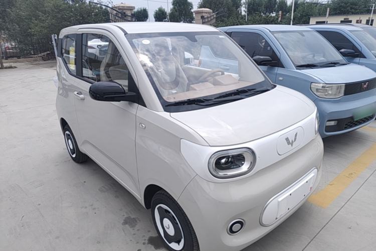 Used Wuling Hongguang MINIEV 2024 3rd Generation 215km Youth Edition Front Right 45 Deg