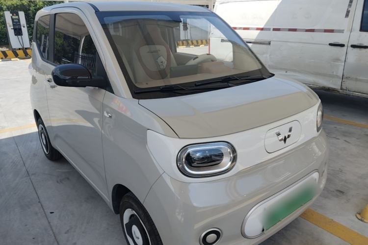 Used Wuling Hongguang MINIEV 2024 3rd Generation 215km Youth Edition Front Right 45 Deg