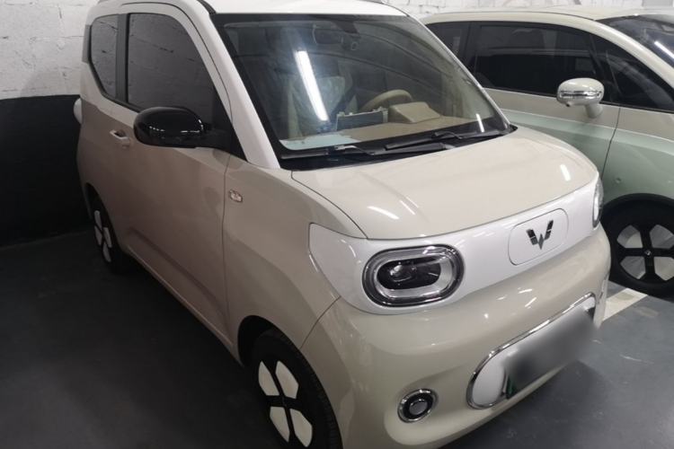 Used Wuling Hongguang MINIEV 2024 3rd Generation 215km Advanced Version Front Right 45 Deg