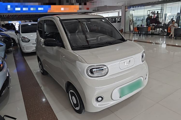 Used Wuling Hongguang MINIEV 2024 3rd Generation 215km Youth Edition Front Right 45 Deg