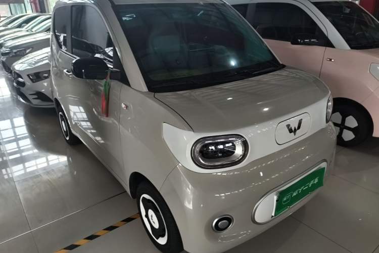 Used Wuling Hongguang MINIEV 2024 3rd Generation 215km Youth Edition Front Right 45 Deg