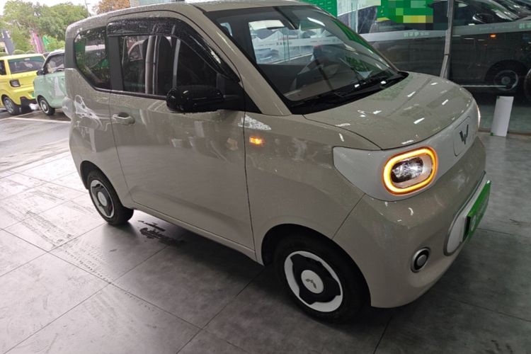 Used Wuling Hongguang MINIEV 2024 3rd Generation 215km Youth Edition Front Right 45 Deg