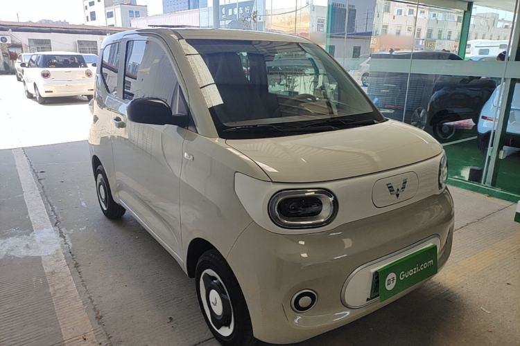 Used Wuling Hongguang MINIEV 2024 3rd Generation 215km Youth Edition Front Right 45 Deg